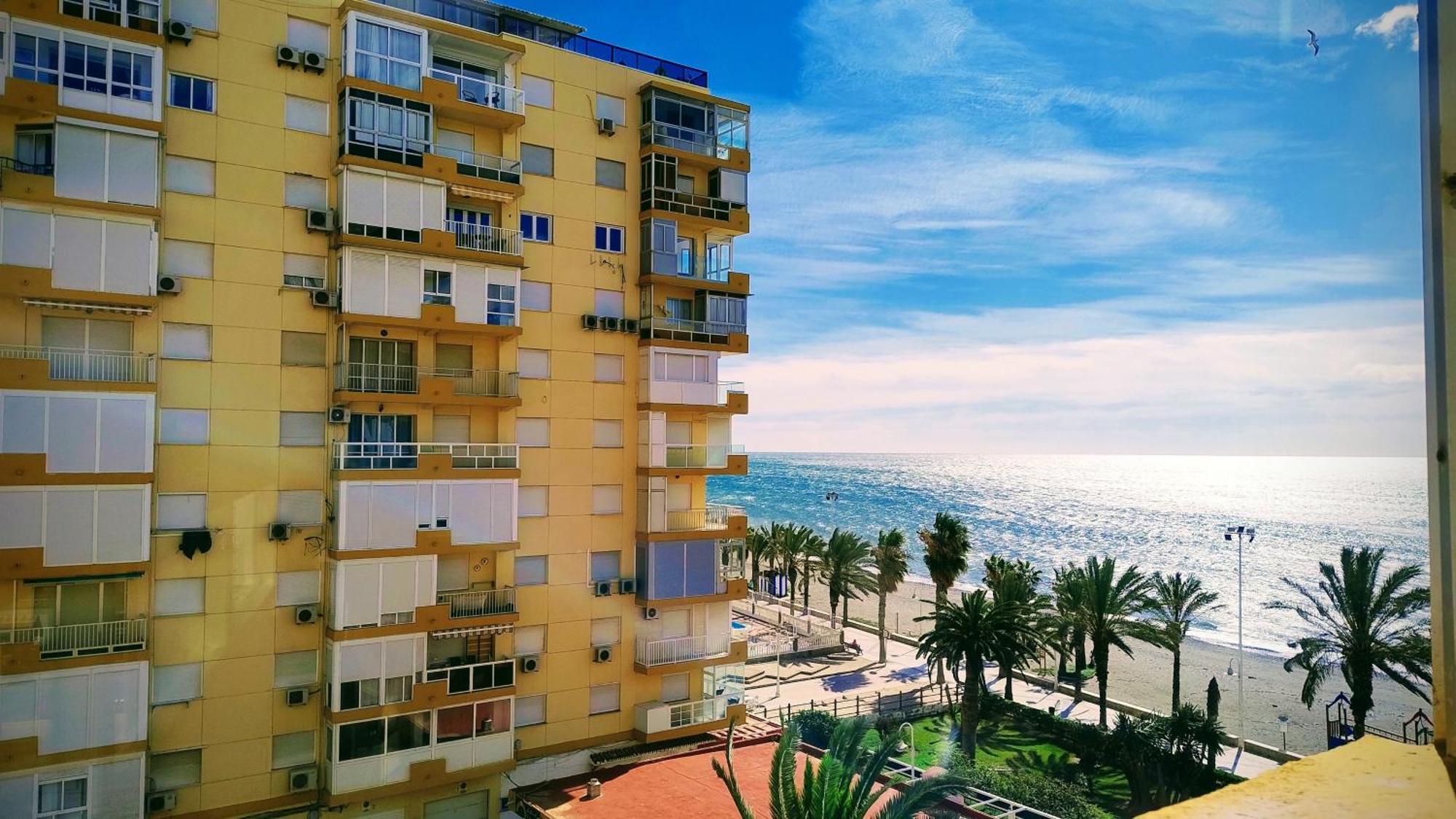 Hoja Cala Apartment Алгаробо-Коста Екстериор снимка
