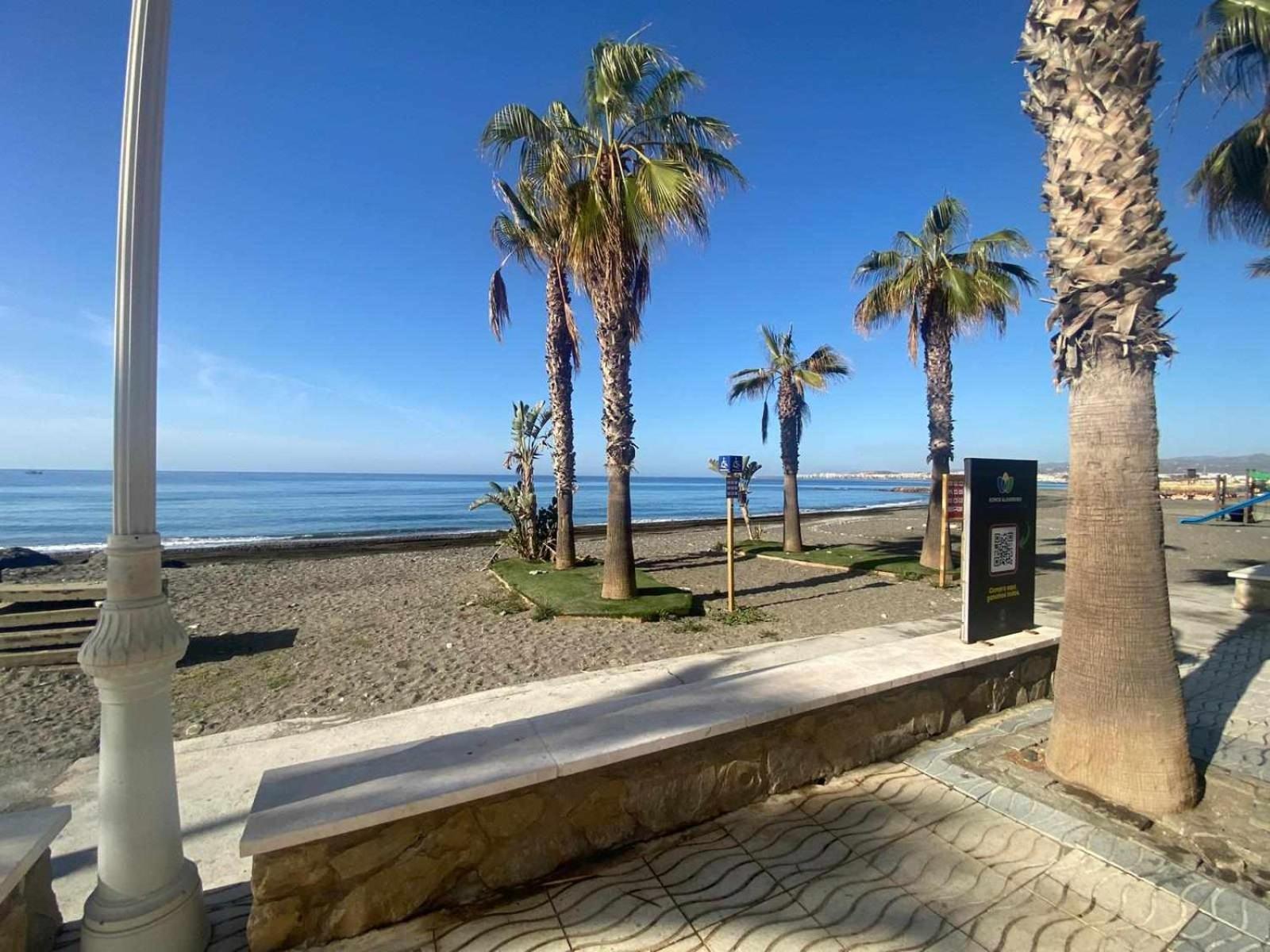 Hoja Cala Apartment Алгаробо-Коста Екстериор снимка