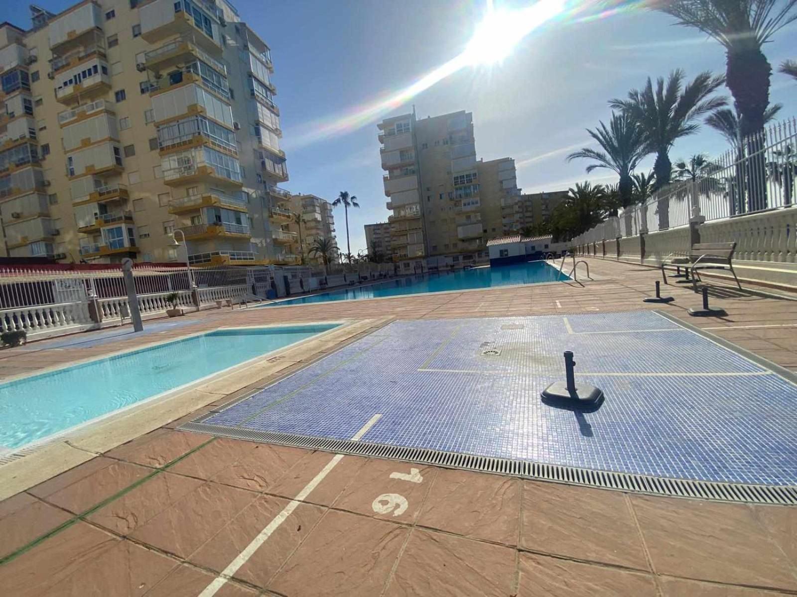 Hoja Cala Apartment Алгаробо-Коста Екстериор снимка