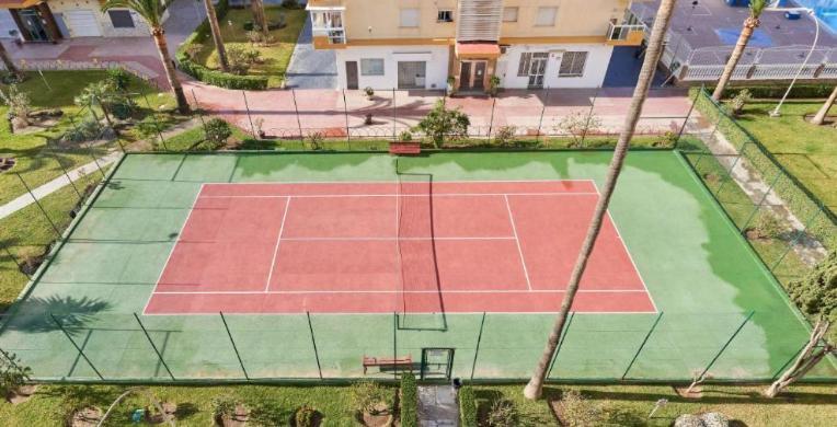 Hoja Cala Apartment Алгаробо-Коста Екстериор снимка