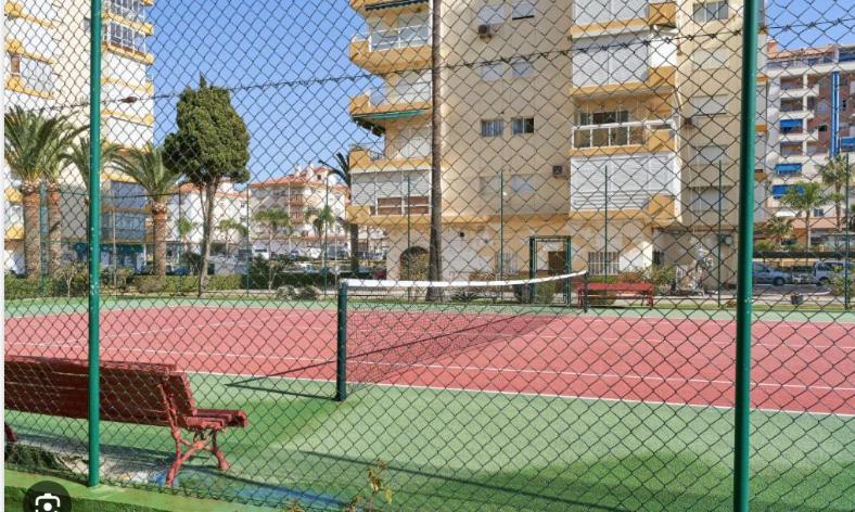 Hoja Cala Apartment Алгаробо-Коста Екстериор снимка