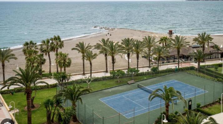 Hoja Cala Apartment Алгаробо-Коста Екстериор снимка