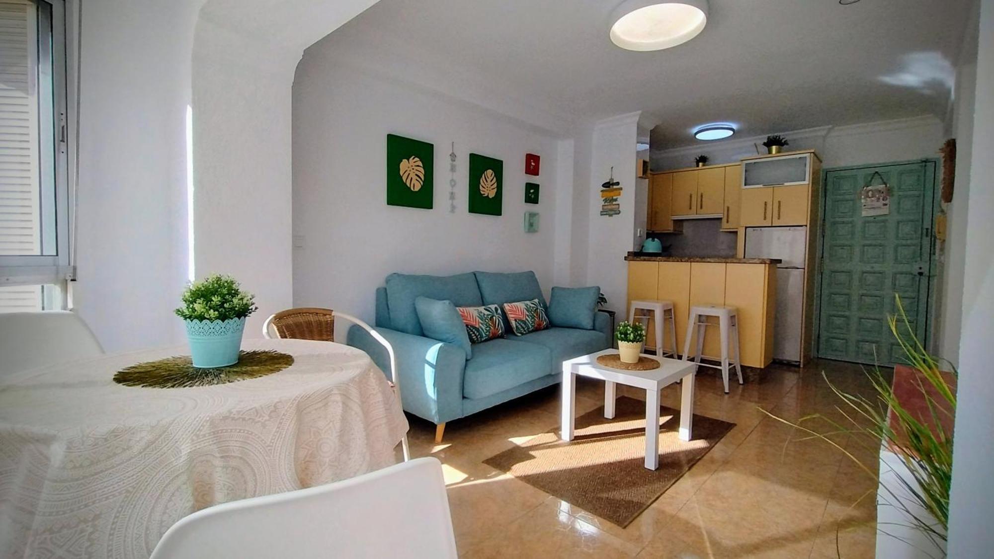 Hoja Cala Apartment Алгаробо-Коста Екстериор снимка